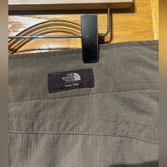 The North Face Dark Brown Water Resistant Hiking Trail Skort Size 10 EUC - Picture 8 of 11